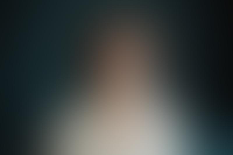 verwischtes Foto einer Mitarbeiterin, die nicht mit Foto erscheinen möchte