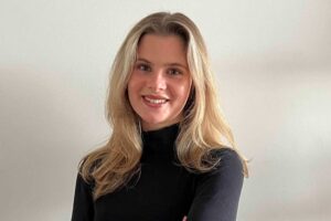 Porträtfoto von Sarah Hammerl Office Managerin